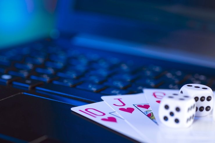 Tampilan aplikasi mobile raja judi dengan menu taruhan olahraga dan kasino live-dealer di layar Android